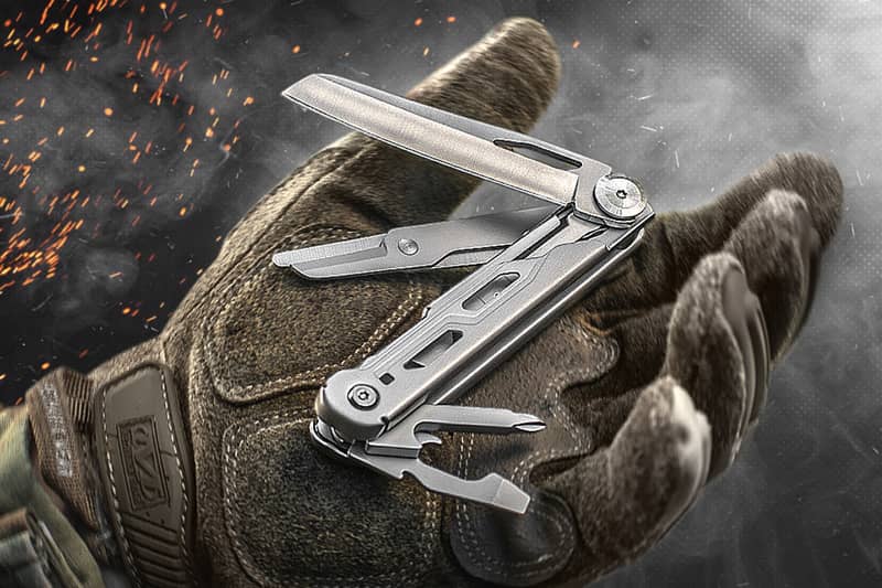 multitool na rękawicy